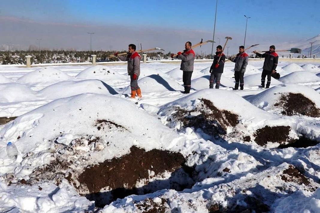 O kentte yüzlerce boş mezar görenleri hayrete düşürdü! Meğer nedeni çok başkaymış 2